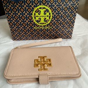 Tory Burch Britten smartphone wallet wristlet